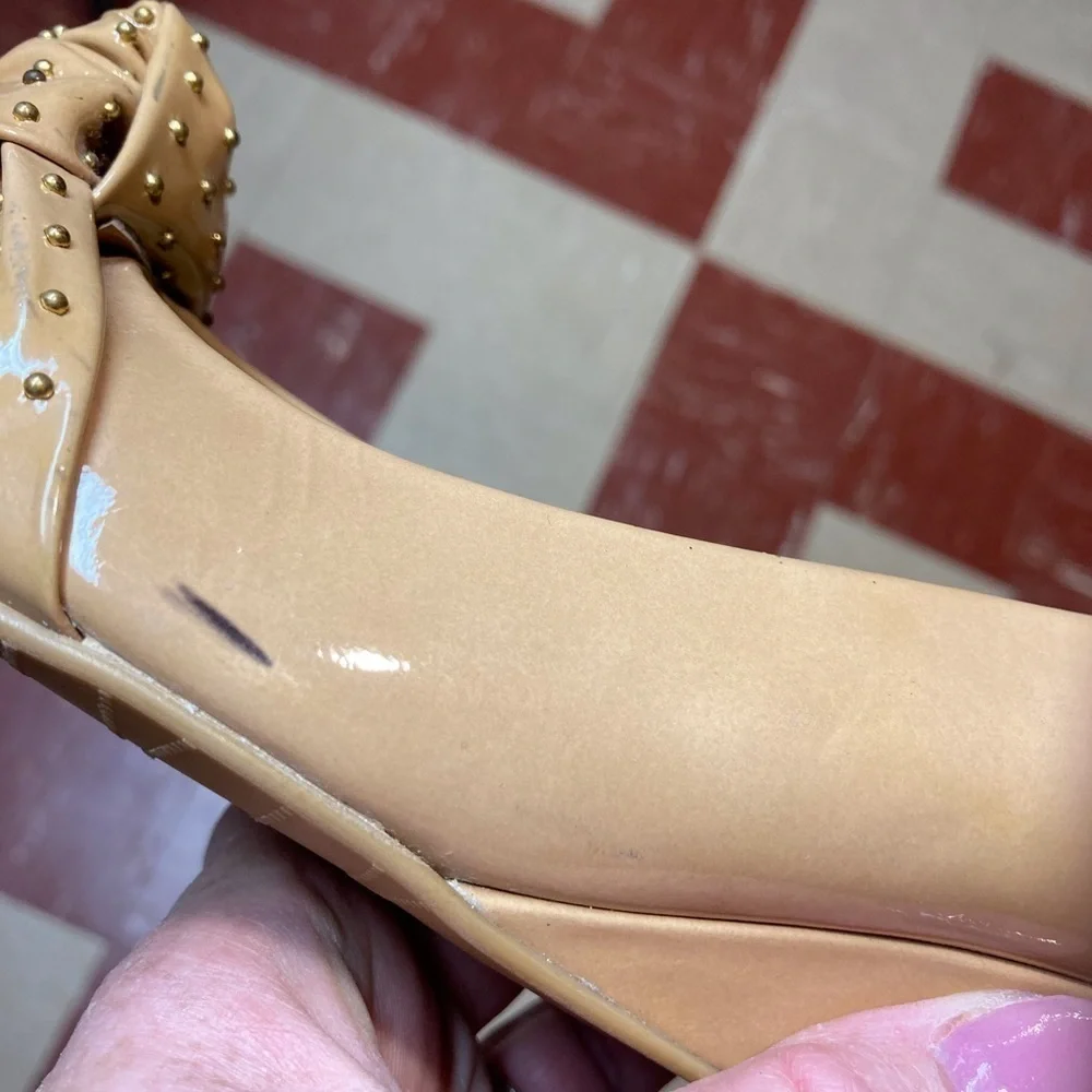 Stuart Weitzman 8 tan patent leather wedge heels